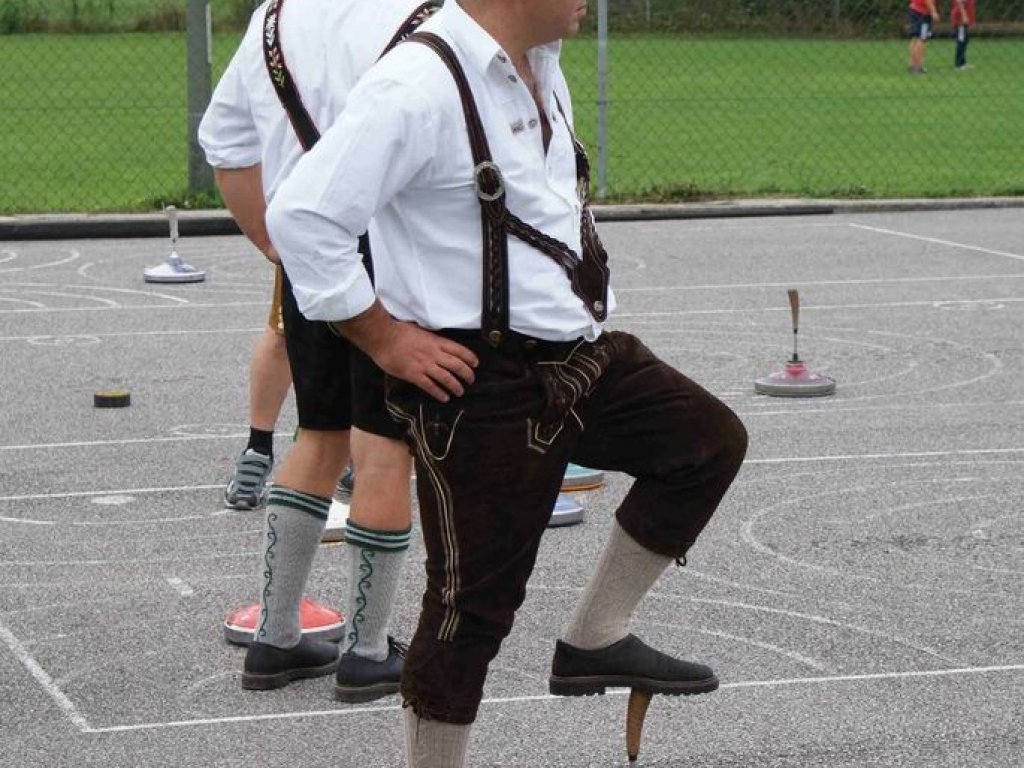 Dirndl &amp; Lederhosenturnier